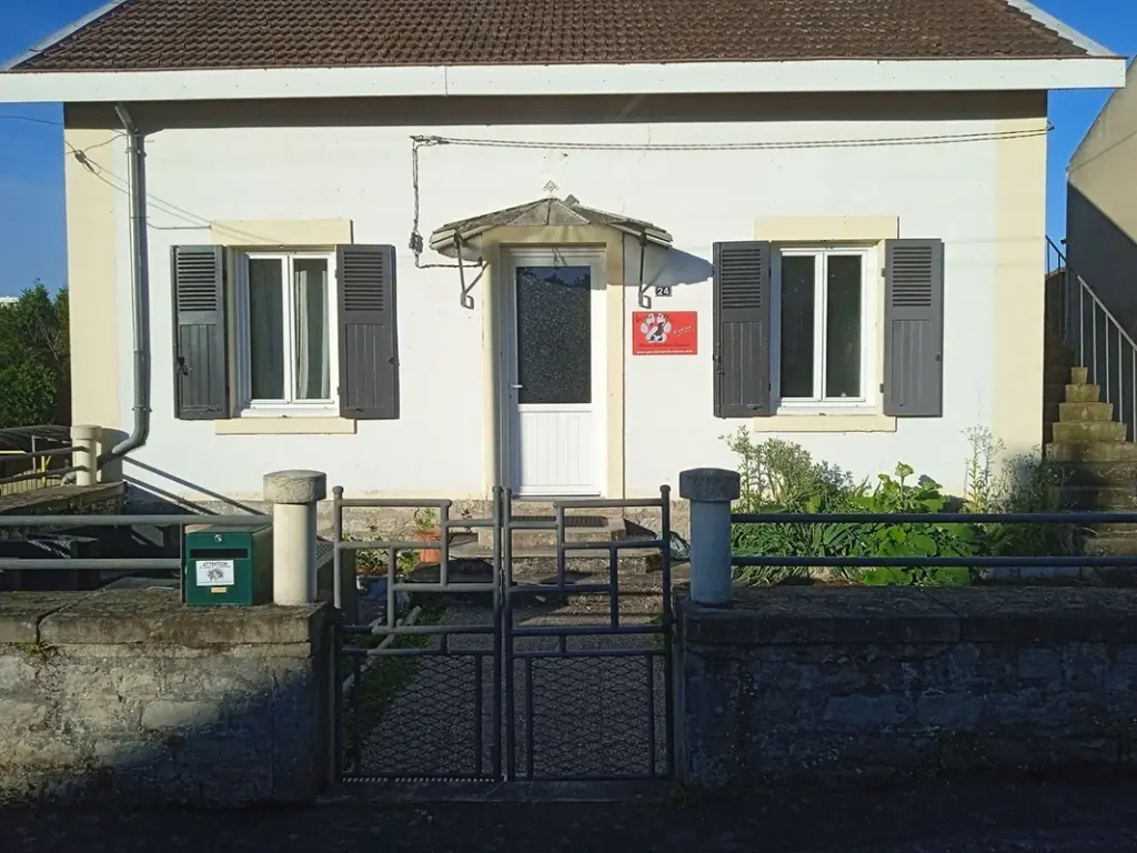 Maison vue de loin Nadine 1