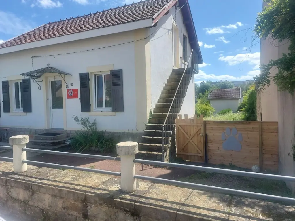 Maison vue de loin Nadine 2